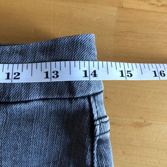 Good American Good Classic Raw Hem Jeans in Black 170, Size 6/28 - Picture 6 of 7